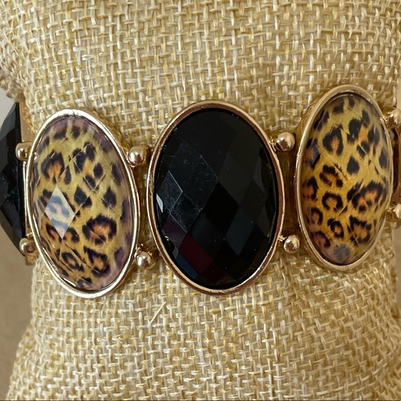 ❤️NEW ARRIVAL! Madeline Black Leopard Print Stretch Bracelet - Picture 1 of 2